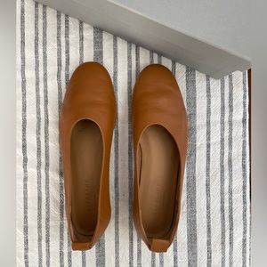 EUC Everlane Italian Leather Day Glove in Toasted Almond. Size 6.5